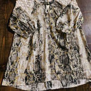 Snakeskin/lace sleeve, Blouse